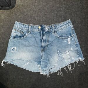 Forever 21 denim distressed shorts size 27